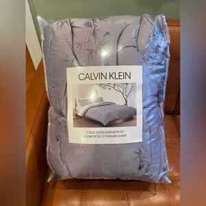 NWT Calvin Klein Bamboo Flowers Comforter and Shams Queen size Blue